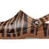 Crocs Classic clog Animal Printing Beach Tiger Stripes Yellow Sandals 206676-2ZF Crocs Classic clog Animal Printing Beach Tiger Stripes Yellow Sandals 206676-2ZF