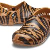 Crocs Classic clog Animal Printing Beach Tiger Stripes Yellow Sandals 206676-2ZF Crocs Classic clog Animal Printing Beach Tiger Stripes Yellow Sandals 206676-2ZF